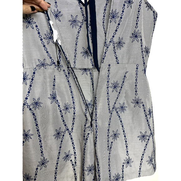 BCBGeneration Low Back Tie Romper Gray Blue Striped Floral Pockets Size 6 New - Picture 8 of 11